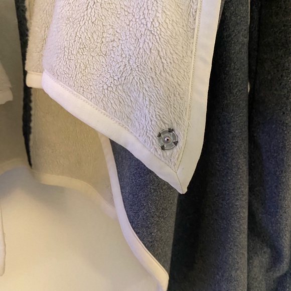 Versatile Lululemon Jacket - Picture 8 of 8